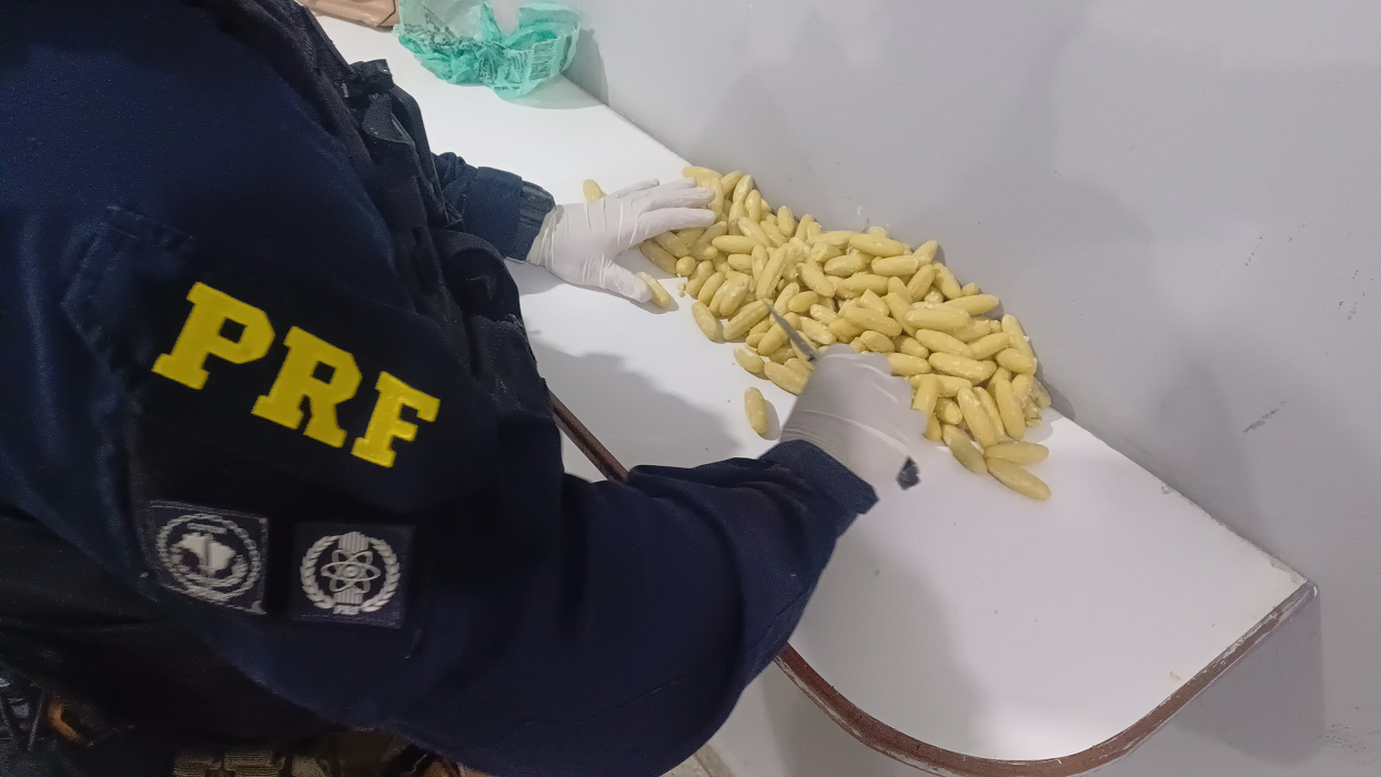 Mulher é presa em Jacareí pela PRF com quase 2 kg de cocaína