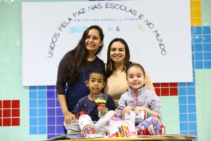 Pedagogia dos Sonhos: crianças fazem brinquedos para doar à escola gaúcha
