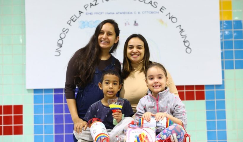 Pedagogia dos Sonhos: crianças fazem brinquedos para doar à escola gaúcha