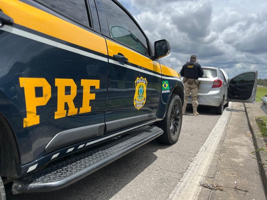 PRF apreende 213 quilos de maconha após perseguição na Via Dutra em Jacareí