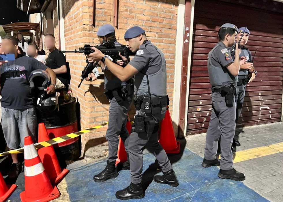 Tiros, granadas, reféns: como são os simulados da PM que ocorrem na RMVale