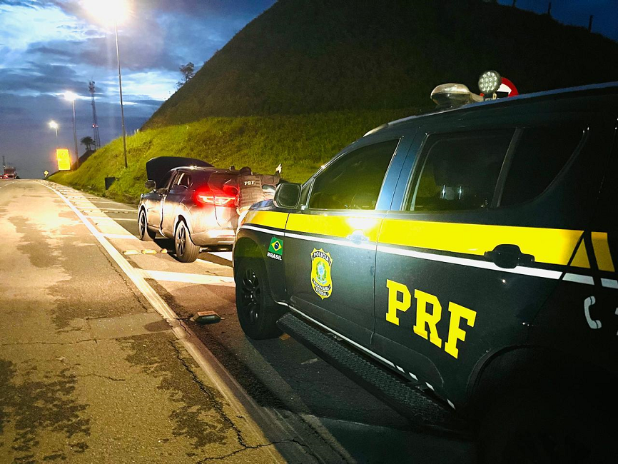 PRF recupera automóvel clonado na via Dutra em Jacareí