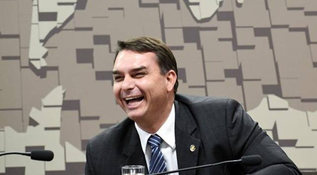 Segundo a PF, “considerando todo o contexto da investigação, o documento descreve um planejamento de sequestro ou homicídio do ministro Alexandre de Moraes”.No trecho final, no entanto, os golpistas falam que também levantaram informações sobre outros alvos possíveis, identificados por codinomes: Jeca – que, segundo a PF, faria referência a Lula; Joca – que, também segundo a PF, seria Geraldo Alckmin; e Juca – que a PF, até esta semana, não tinha conseguido identificar. No material, intitulado “Planejamento Punhal Verde Amarelo”, os militares listam uma série de “demandas” operacionais e logísticas para concluir os planos.