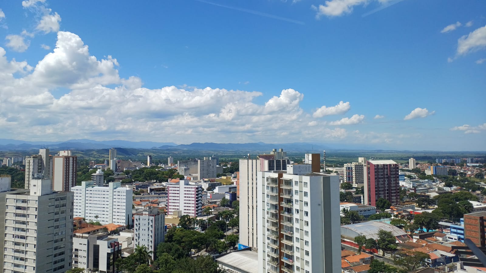 A semana será marcada por calor, tempo firme e máximas de até 35°C na Região Metropolitana do Vale do Paraíba (RMVale)