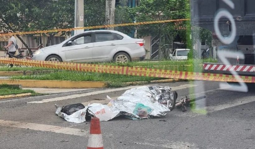 Ciclista de 53 anos morre atropelada por caminhão em Pindamonhangaba