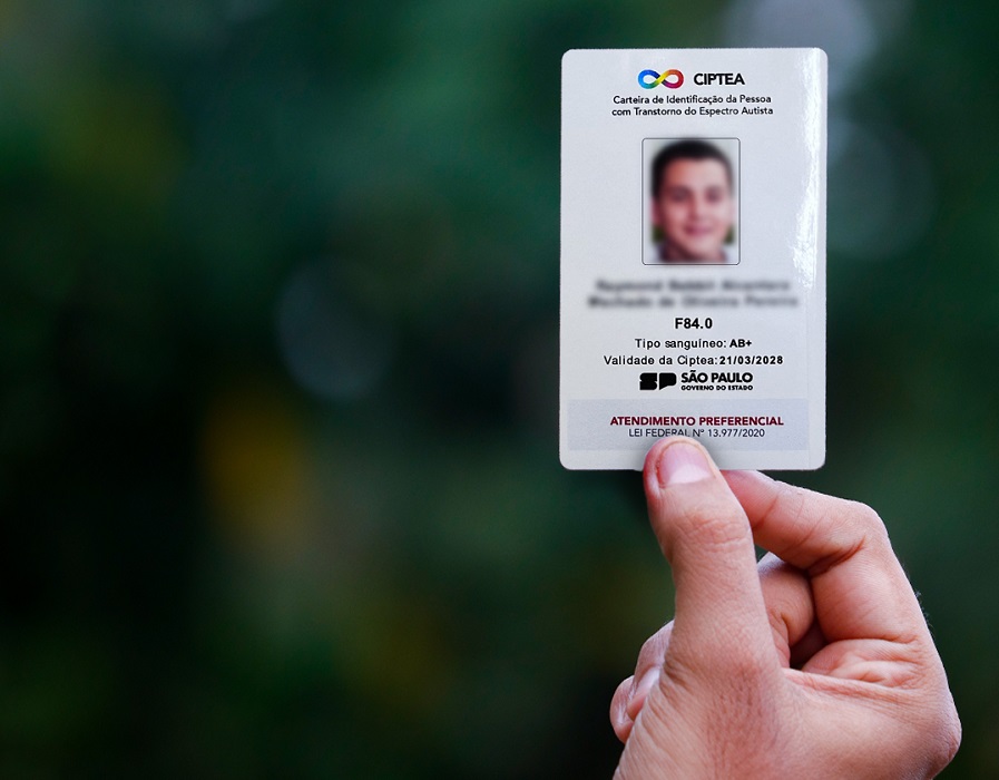Mais de 4,4 mil pessoas com TEA no Vale do Paraíba já têm carteira de identificação