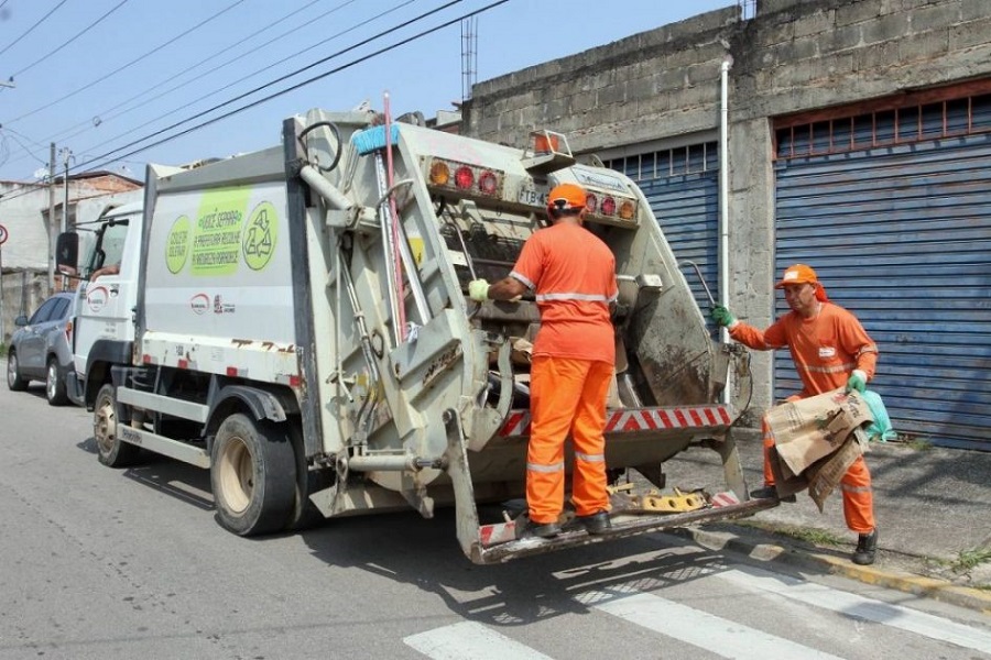Coletores entram em greve em Jacareí