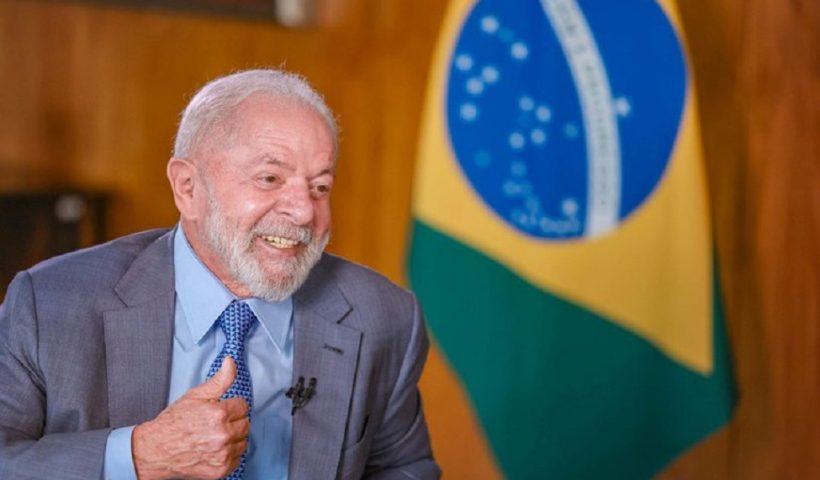 Presidente Lula é internado em São Paulo e passa por cirurgia de emergência durante a madrugada