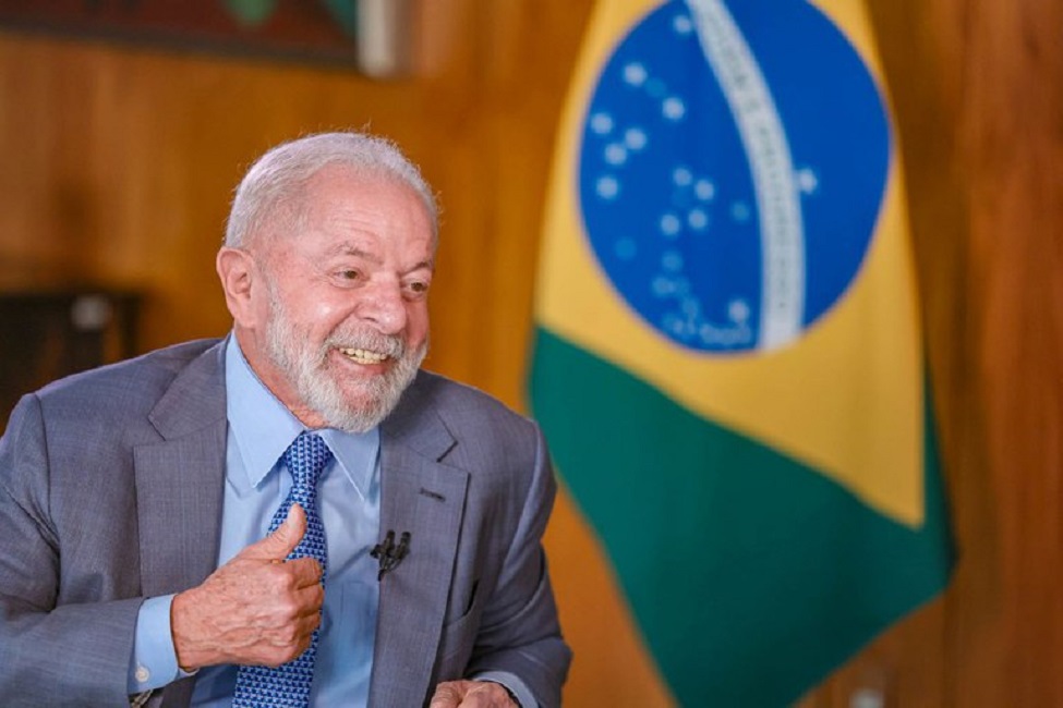 Presidente Lula é internado em São Paulo e passa por cirurgia de emergência durante a madrugada