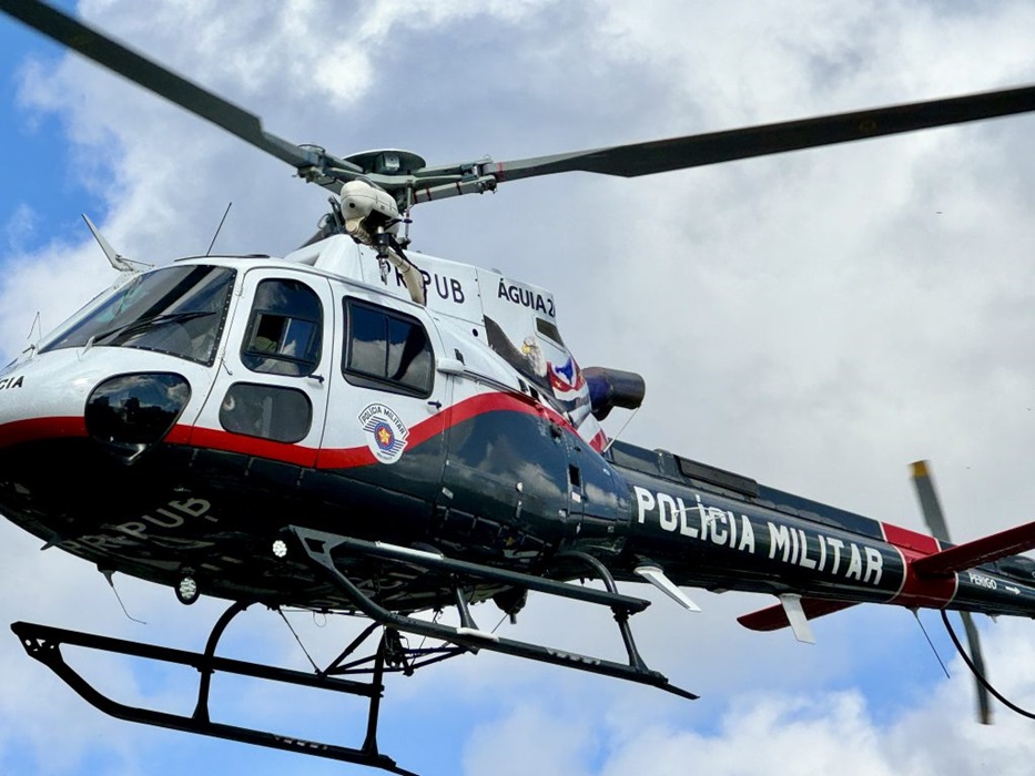 Crianças são resgatadas por helicóptero da PM, quando se afogavam em praia de Ubatuba