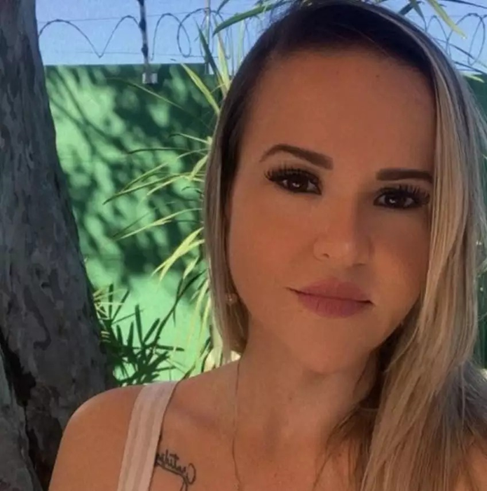 Mulher morta a facadas pelo marido é enterrada em São José dos Campos