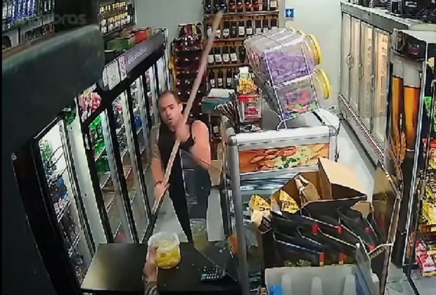 Major da PM é identificado como responsável por invadir adega e agredir funcionário a pauladas em Jacareí