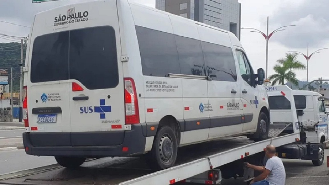 Fiscalização em Caraguatatuba apreende Van do SUS usada para levar passageiros à praia