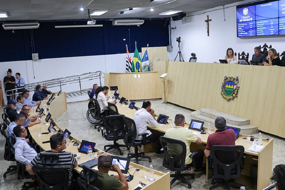 Vereadores de Taubaté aprovam contas de 2020 do ex-prefeito Ortiz