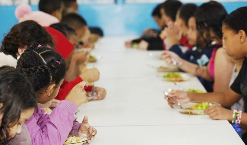Mais de 30 escolas no Vale oferecerão almoço nas férias aos alunos da rede estadual