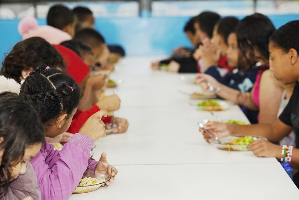 Mais de 30 escolas no Vale oferecerão almoço nas férias aos alunos da rede estadual