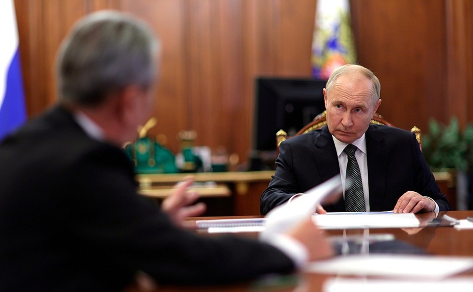 Putin pede desculpas por queda de avião da Embraer no Cazaquistão