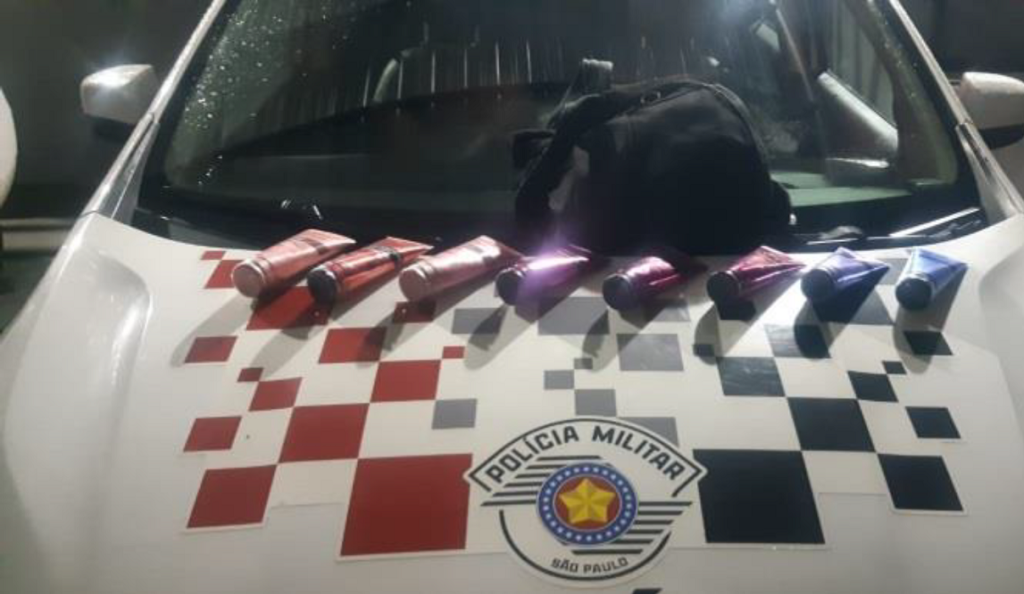 Suspeito é preso após furto e confusão em farmácia no centro de SJC