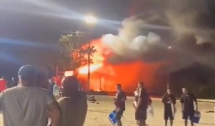quiosque em ubatuba pegando fogo