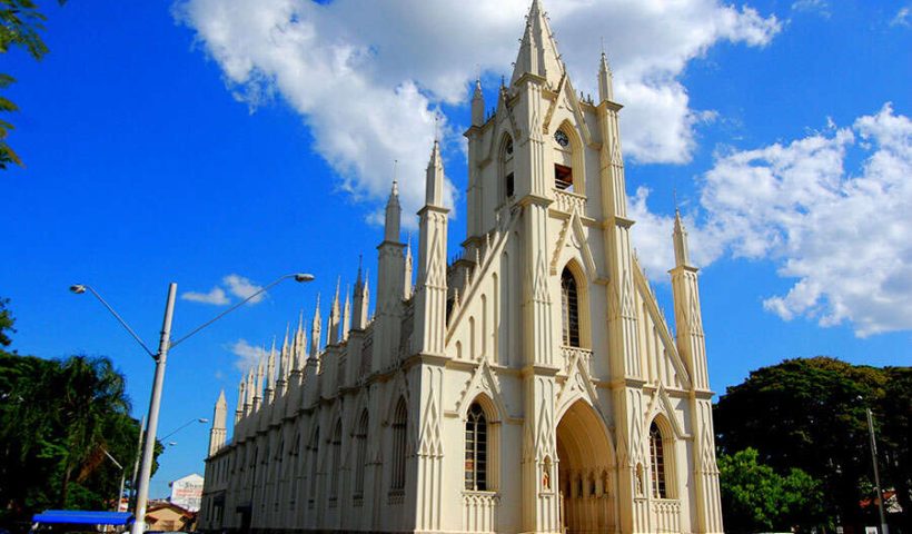 Criminosos invadem igreja Santa Teresinha em Taubaté
