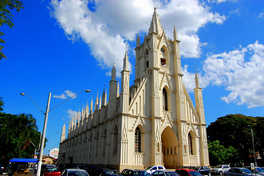 Criminosos invadem igreja Santa Teresinha em Taubaté