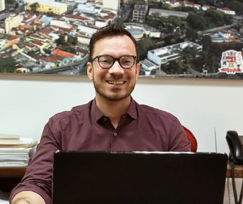 Celso Florêncio (PL), prefeito de Jacareí, determina corte de gastos na prefeitura