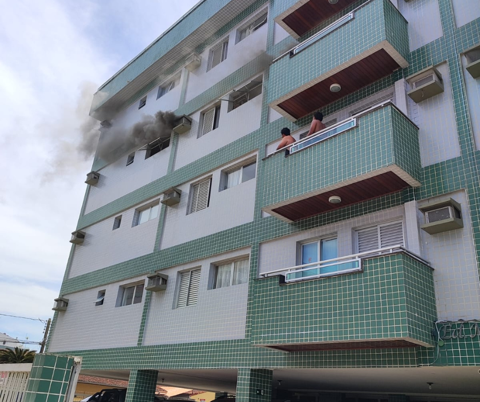 Incêndio em ar condicionado mobiliza bombeiros em Ubatuba