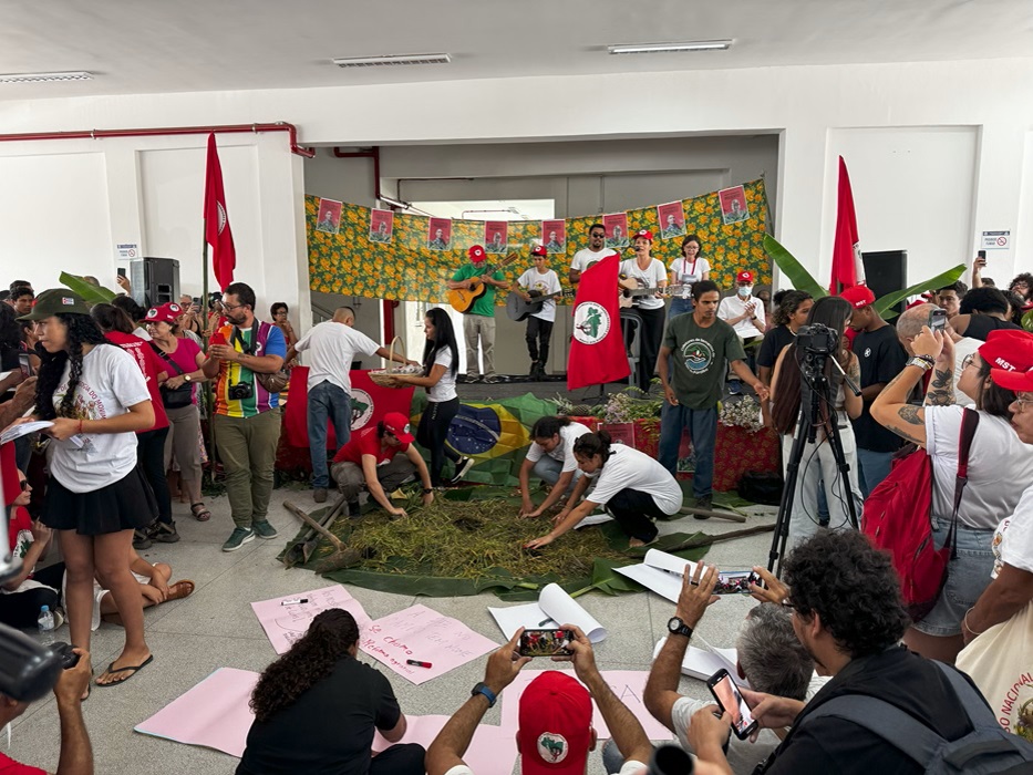 Aconteceu nesta manhã, no centro de eventos de Tremembé, um ato em homenagem às vítimas do ataque ao assentamento Olga Benário