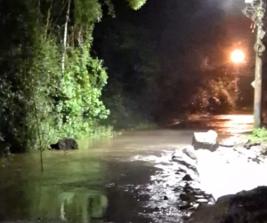 Maior acumulado de chuva do estado deixa Ubatuba com danos e ruas alagadas