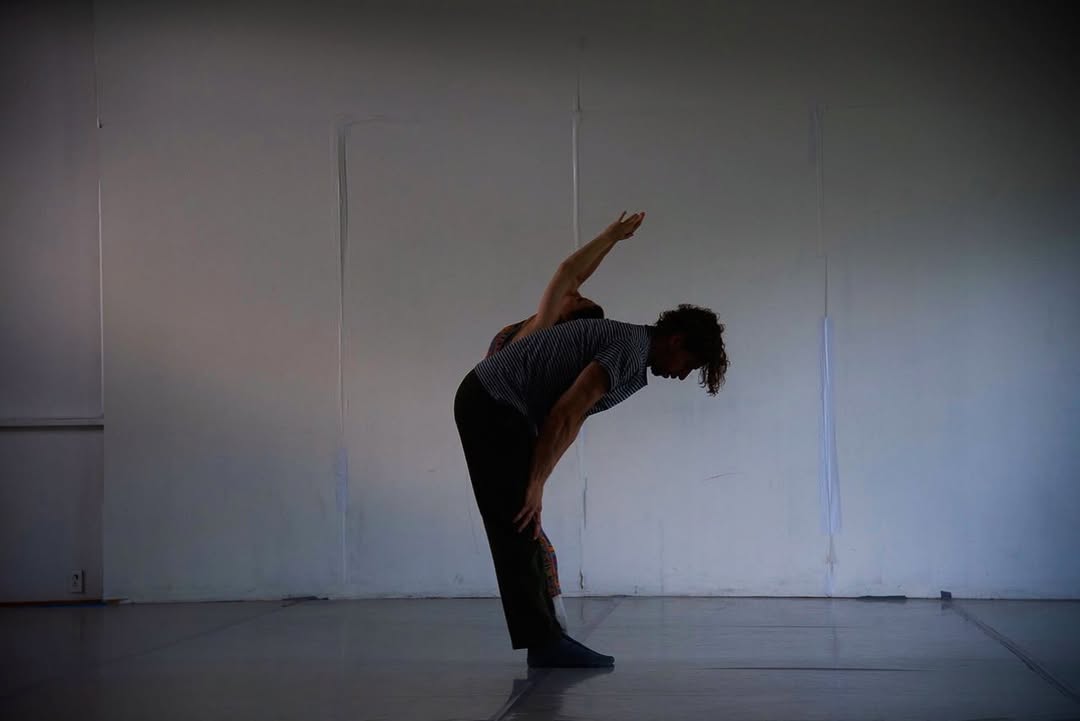 "Contato Improvisação – Nas Fendas Do Asfalto"