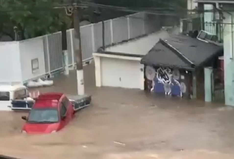 Após estragos em SP, chuva deve diminuir neste sábado (25)