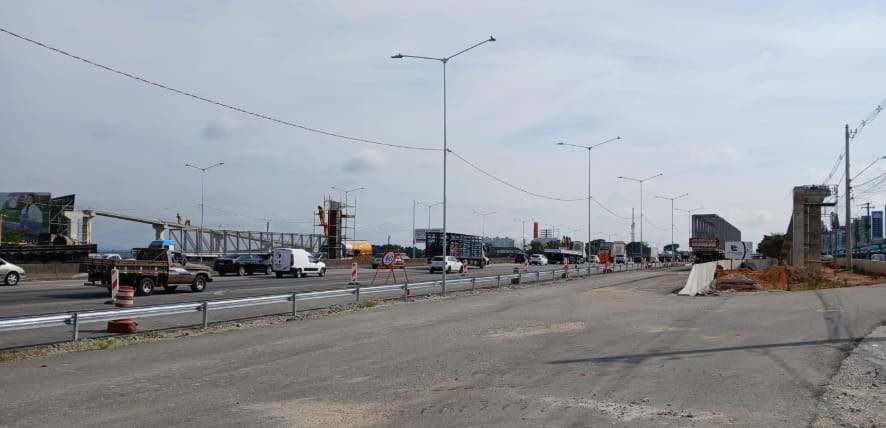 Lançamento de viga no Km 157 da Dutra em São José dos Campos. Foto: CCR RioSP