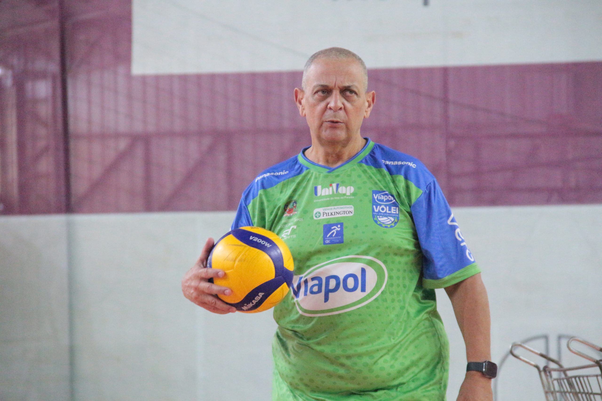 Sérgio Negrão durante treinamento do Vôlei São José 