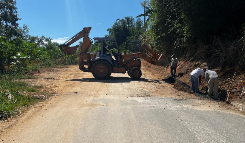 Obras na estrada João Gadioli no distrito de Quiririm