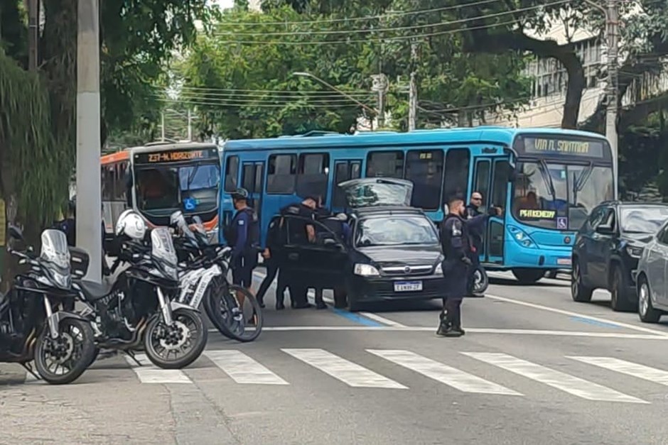 CSI e GCM flagram roubo em mercado detêm suspeitos em São José dos Campos