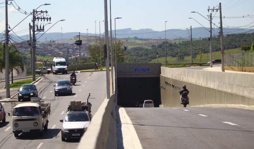 Túnel da rotatória do gás na zona leste de São José dos Campos
