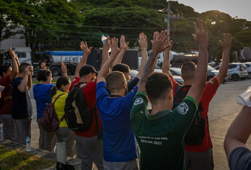 Trabalhadores da Eaton de São José dos Campos durante greve