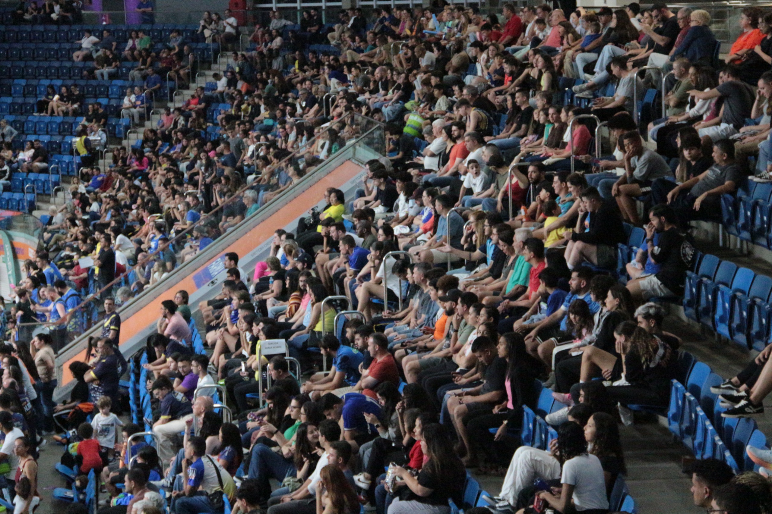 Torcida do Vôlei São José presente na Farma Conde Arena