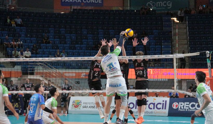Jogo do Vôlei São José contra o SESI Bauru na Farma Conde Arena
