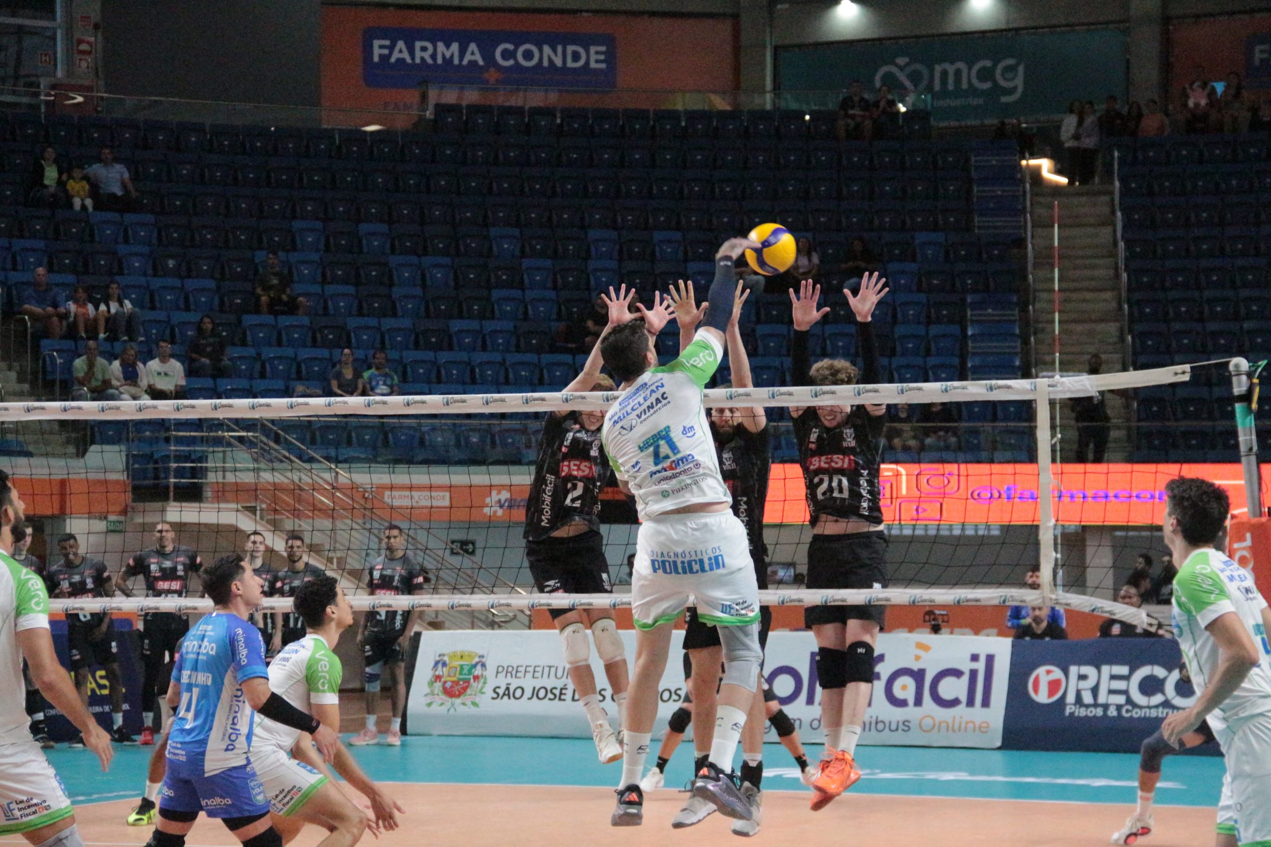 Jogo do Vôlei São José contra o SESI Bauru na Farma Conde Arena