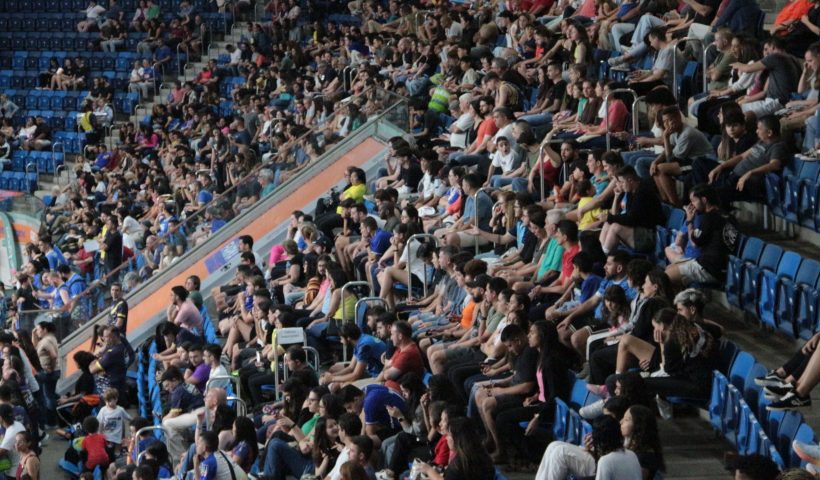 Torcida do Vôlei São José na Farma Conde Arena