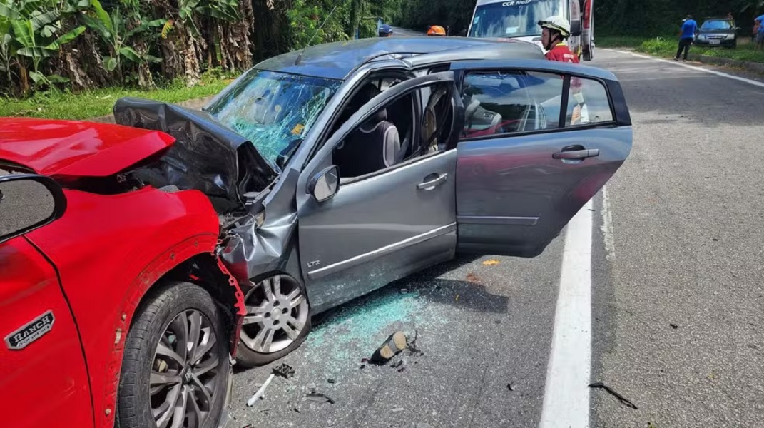 Casal de idosos morre em acidente na Rio-Santos, em Ubatuba