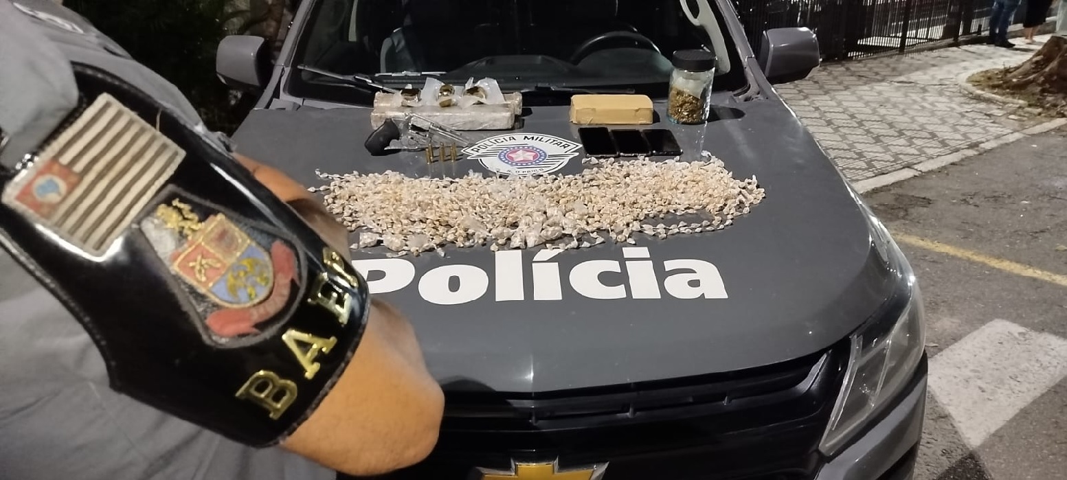 BAEP realiza a prisão de três indivíduos por tráfico de drogas em Pindamonhangaba