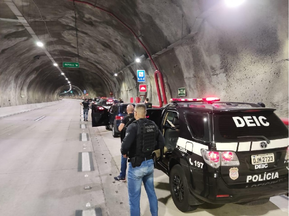 Polícia Civil de São José dos Campos cumpre mandados contra organização ligada ao PCC no Litoral Norte
