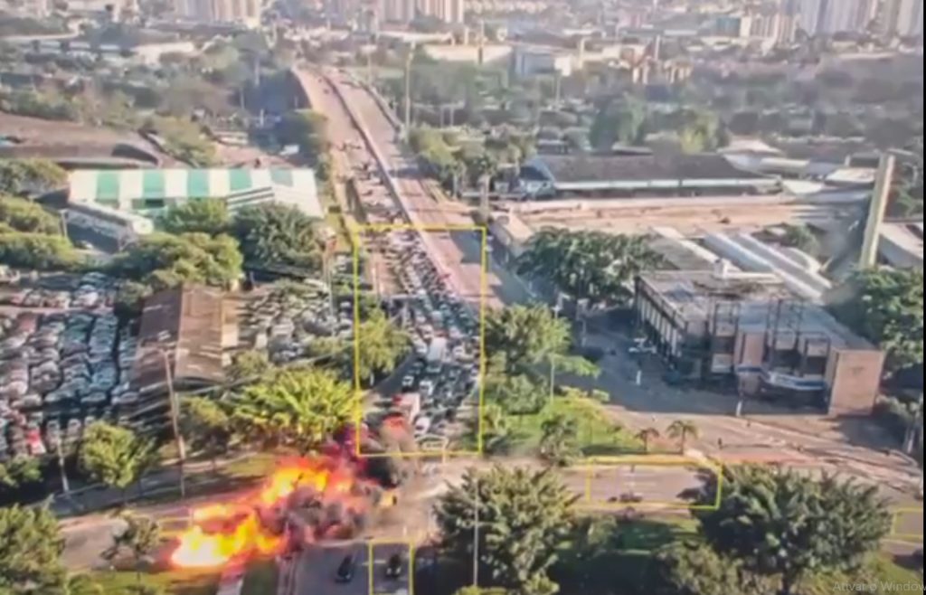 VÍDEO: Queda de avião em SP; semáforo fechado impediu que tragédia fosse maior
