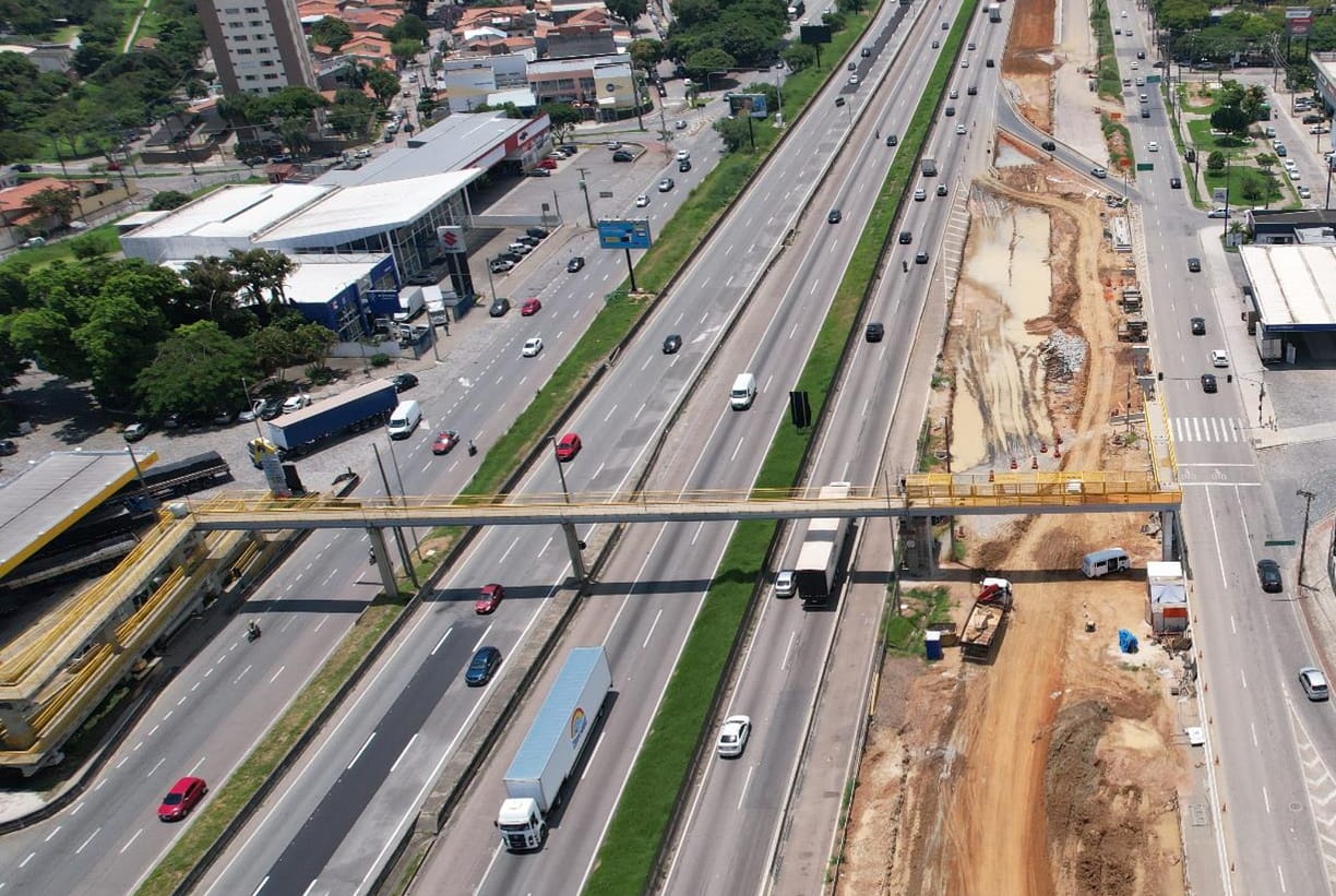 Trecho 153+700 da Rodovia Presidente Dutra, em São José dos Campos