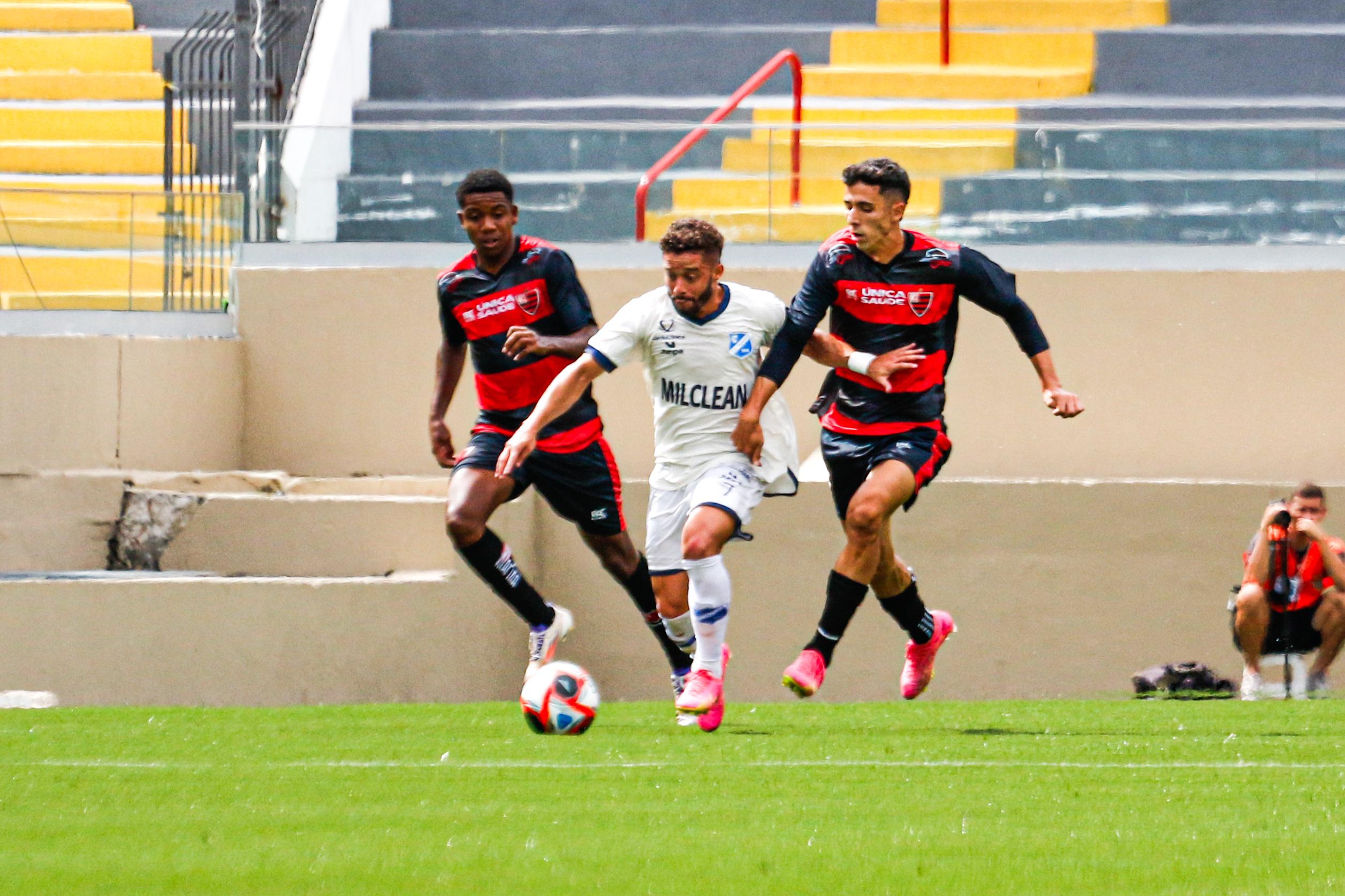 Jogo entre EC Taubaté e Oeste pela sétima rodada da Série A2 do Campeonato Paulista