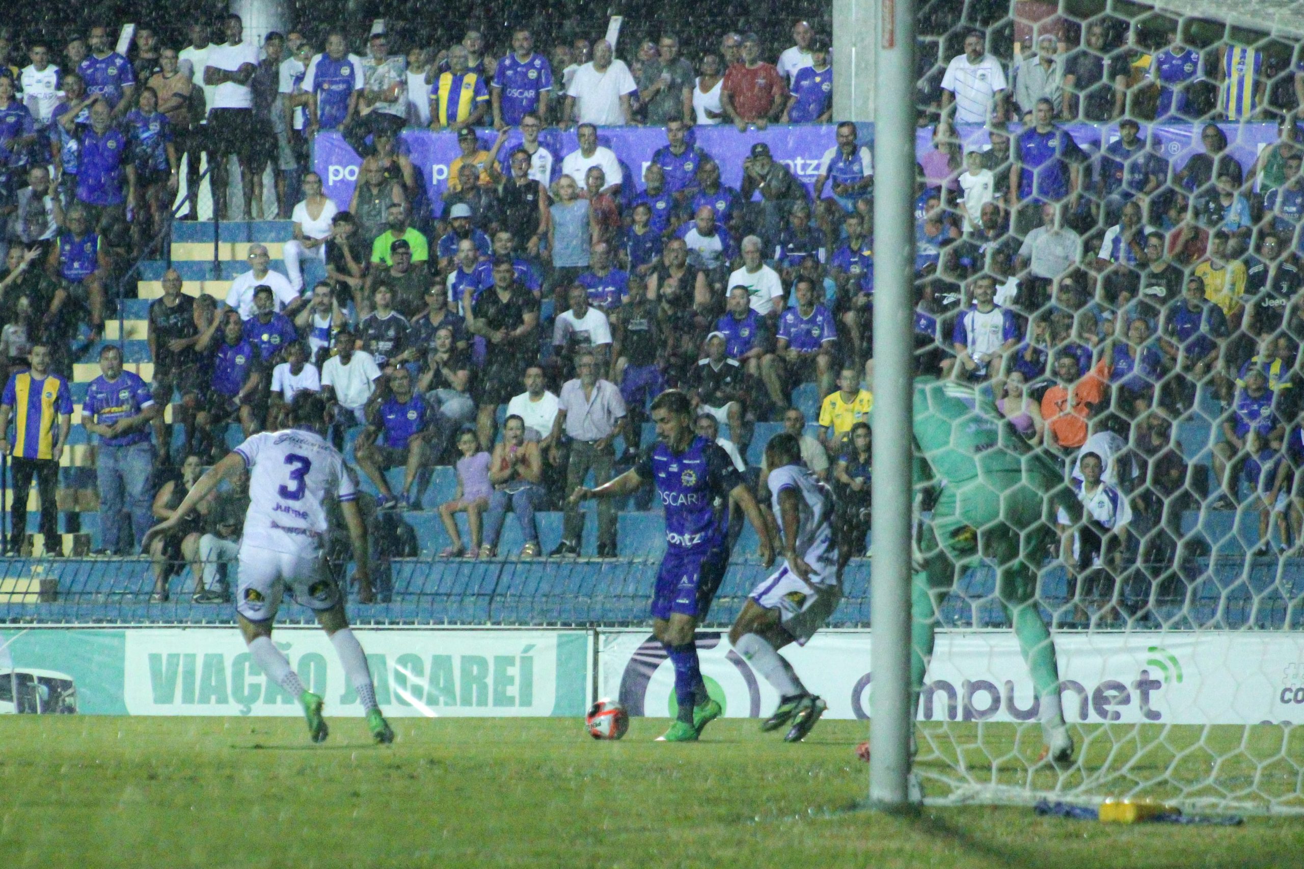 Forte chuva no Martins Pereira castigou o primeiro tempo do duelo entre São José EC e Santo André 