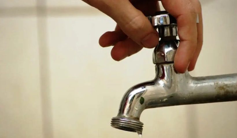 A Companhia de Saneamento Básico do Estado de São Paulo (Sabesp) realiza nesta sexta-feira (31) uma manutenção emergencial em uma tubulação