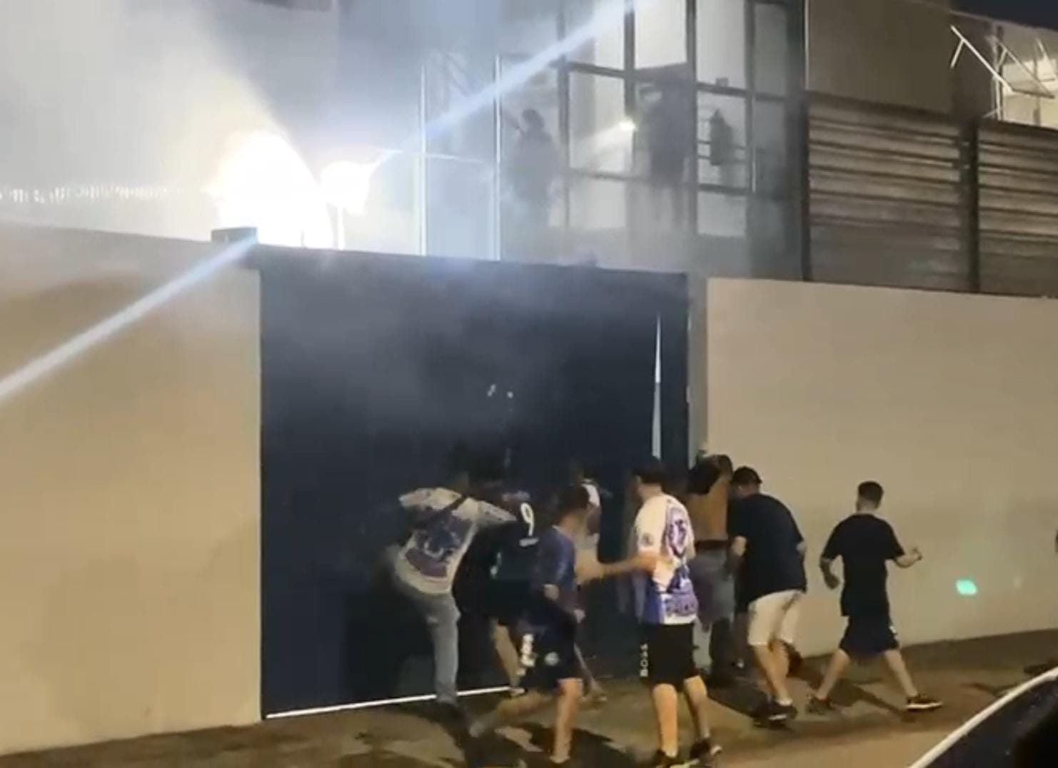 Cerca de 30 torcedores do São José EC estiveram presentes na confusão